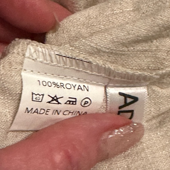 Adibosy V Neck Rayon Romper Side Pockets Cuffed Hem Coconut Buttons Size Small - Picture 9 of 9